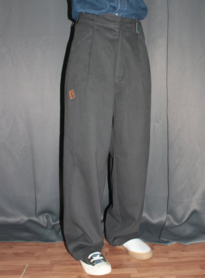 ONE TUCK COTTON SET-UP PANTS (GREY)